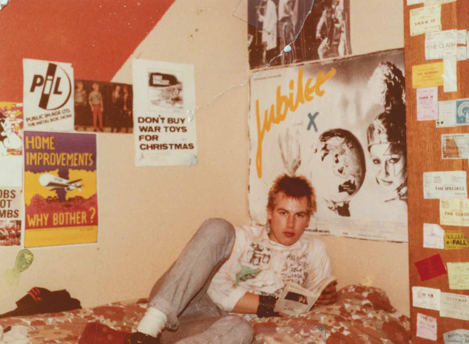All The Young Punks - Graham MacIndoe  